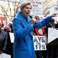 getty_elizabethwarrentrumpprotest_021225836650