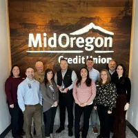 mid-oregon-executive-leadership-team-with-fourth-raddon-crystal-award