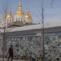 getty_ukrainewallofremembrance_022425492231