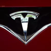 getty_tesla_031225368339