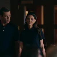 e_oliviamunnyourfriendsandneighbors_042225773337