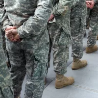 gettyrf_9222_soldierslinedup990558