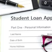 gettyrf_82522_studentloanapp202812934287