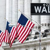 gettyrf_8222_wallstreetflags2028329114010