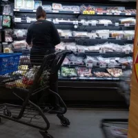 getty_peopleshopping_051525_0179841