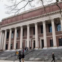 news_harvard_61625473930