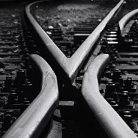 gettyrf_83022_traintracksbw133765