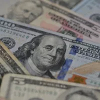 getty_money2221931151592285