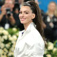 getty_annehathaway_072125971814