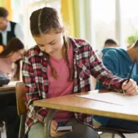 getty_cellphoneclassroom_091525609798