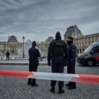 getty_lourve_1019790156