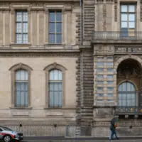 getty_lourve_1020206149