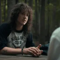 e_strangerthings_102125408155