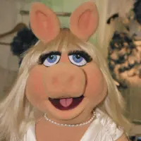getty_misspiggy_110525959638