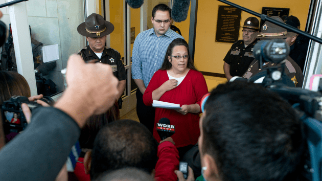 Supreme Court considers Kim Davis petition to overturn same-sex ...