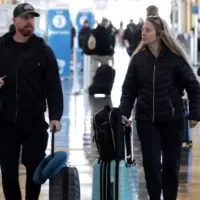 getty_airporttravelers_111225311706