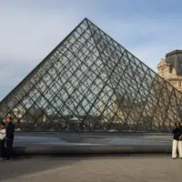 getty_louvre_112525393021