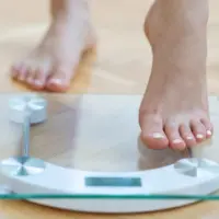 gettyrf_11923_feetweightscale357731