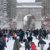 getty_snowballfightwashingtonsqarepark_022626449375