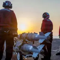 news_ussailors_31026338120