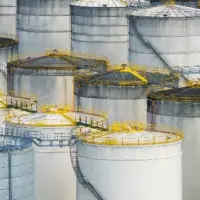 getty_oilstorage_031126342731