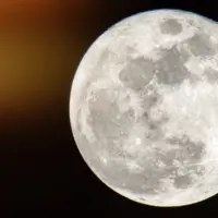 getty_moon_031626939394