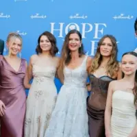 getty_hopevalleycast_031926905199