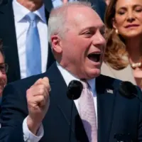 getty_stevescalise_041726945308