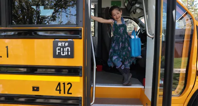 student-tours-school-bus-at-on-the-road-to-kindergarten