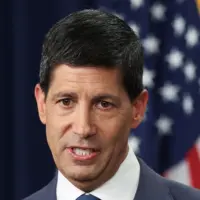 getty_kevinwarsh_091626216466