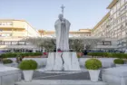 getty_popeleohospital_101626897463