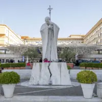 getty_popeleohospital_101626897463