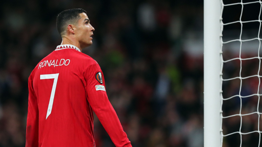 Cristiano Ronaldo to leave Manchester United 'with immediate effect' - Vimarsana News