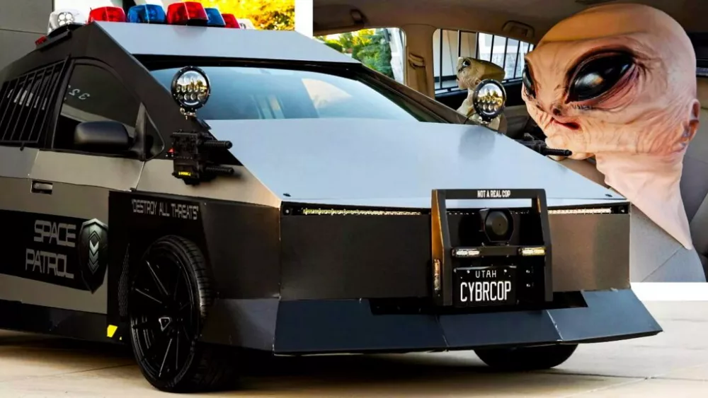 toyota-prius-cybercop-ebay-main-2-1024x576432093-1