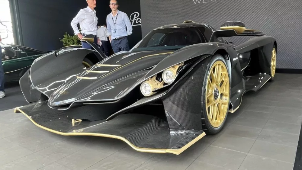 praga-bohema-full-naked-carbon-america-04594586