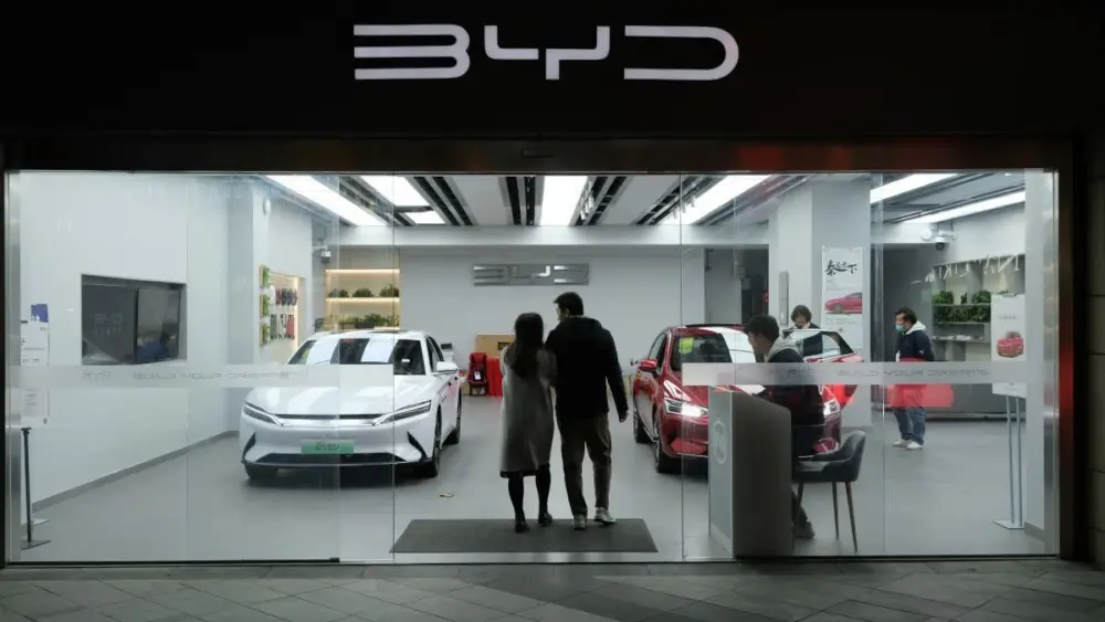 chinas-byds-outpaces-tesla-in-q4-becomes-top-seller-of-evs_shutterstockcom_-1582813150469036