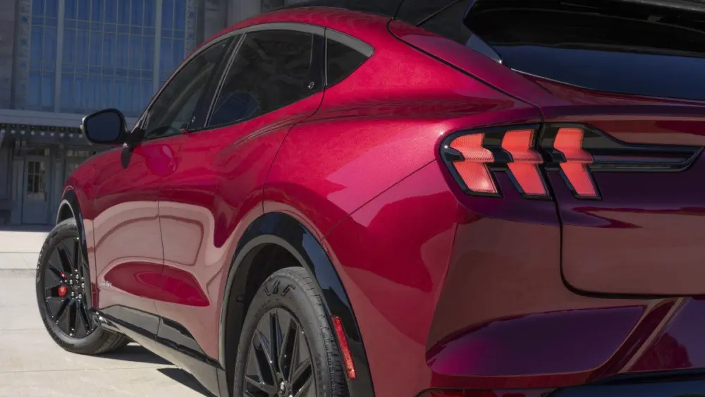 2025-ford-mustang-mach-e447911