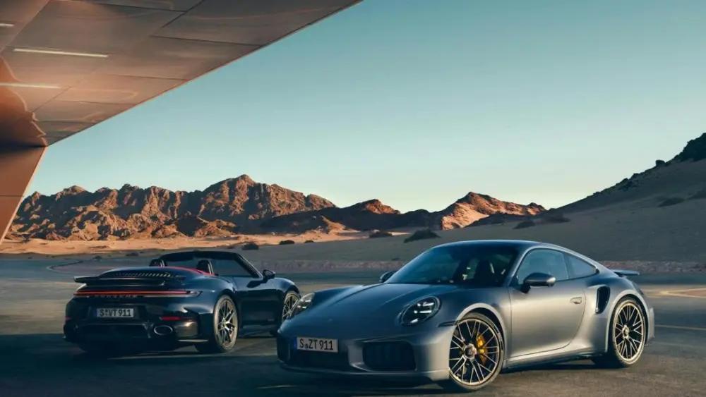 porsche-911-turbo-s-coupe-and-cabriolet90792