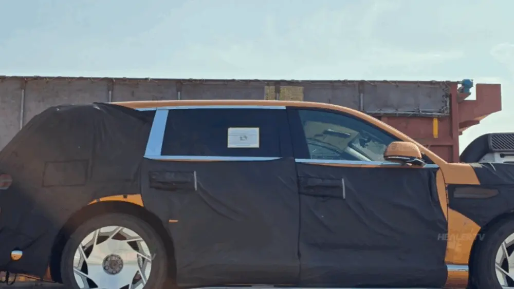 genesis-gv90-magma-spy-shot-01725045