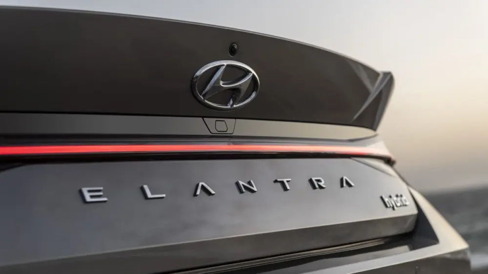 2023-hyundai-elantra-hybrid830513