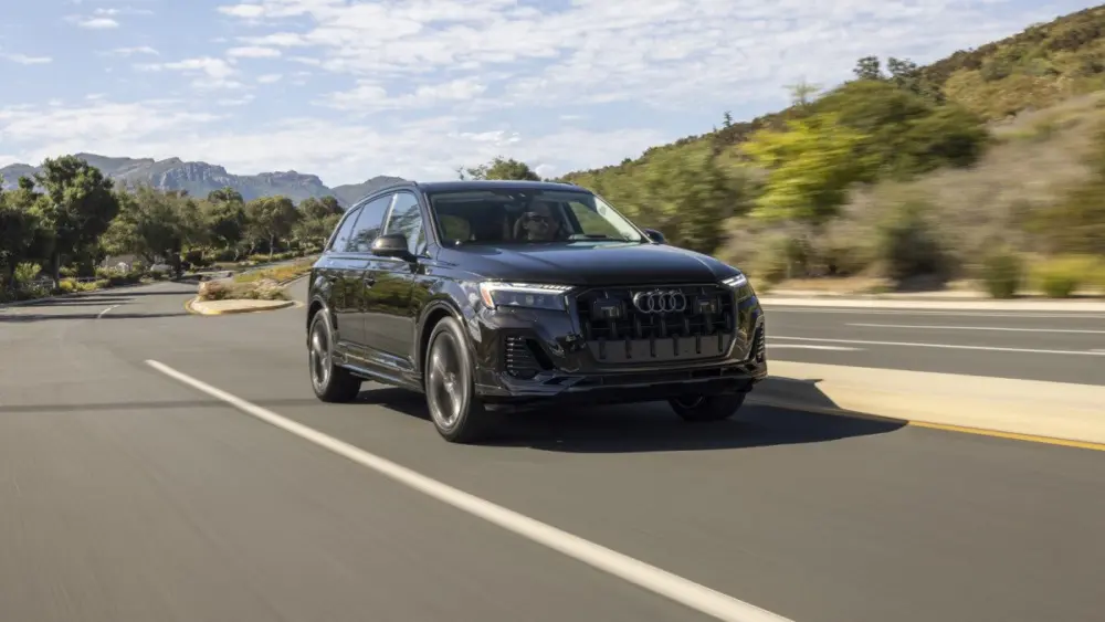 2025-audi-q7-action-front692027