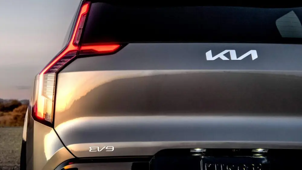 22775_2026_ev9_gt-copy-1024x576588080-1