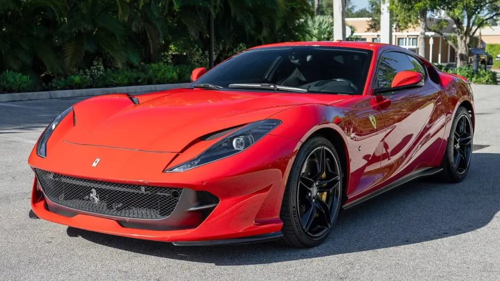 2019-ferrari-812-hero383346