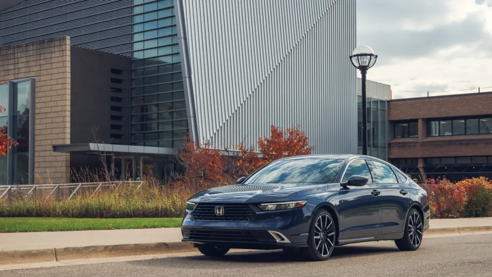 2023-honda-accord-hybrid-touring-lt-intro-529-654292468add3