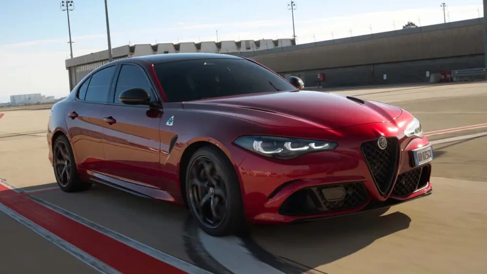 alfa-romeo-giulia-quadrifoglio-collezione-2025585052