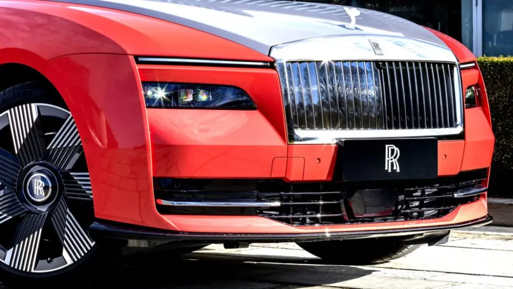 p90547826_highres_spectre-escapism-fro-copy54-1024x576951903-1