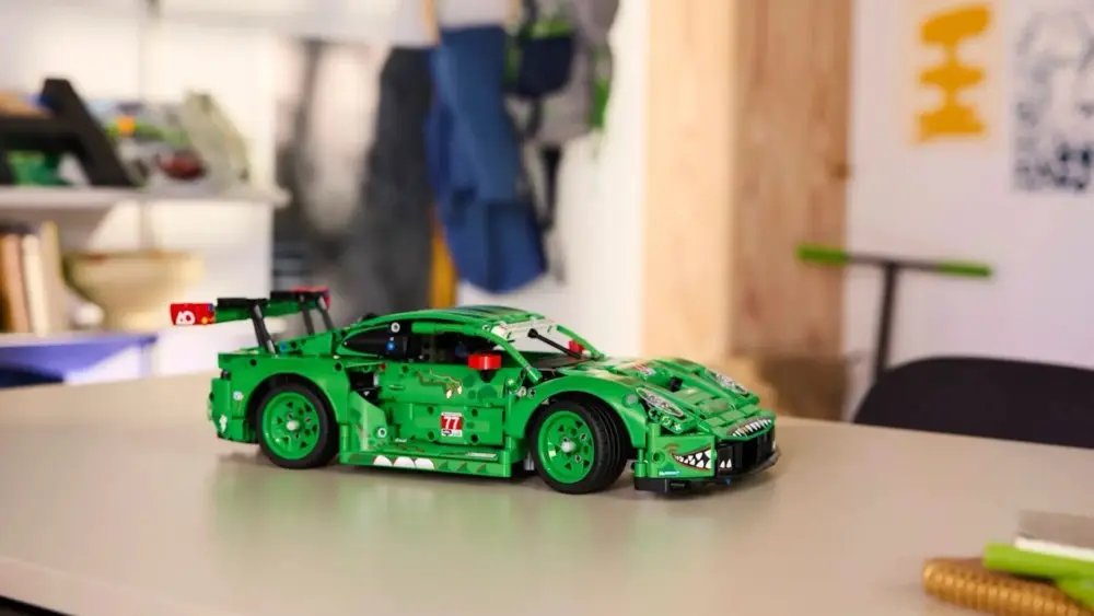 lego-rexy-03-large-692f5ba6196fa