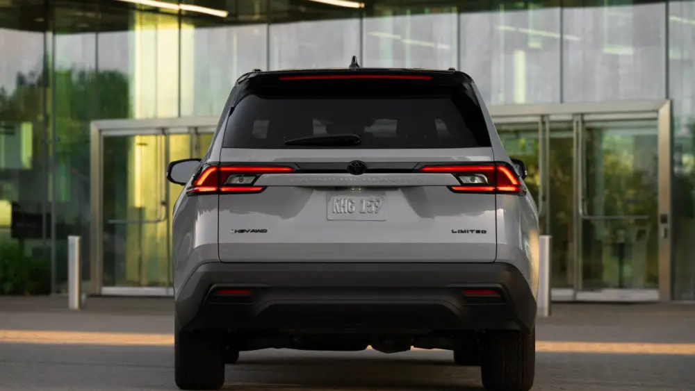 2025_toyota_grand-highlander_nightshade_cement_007472323