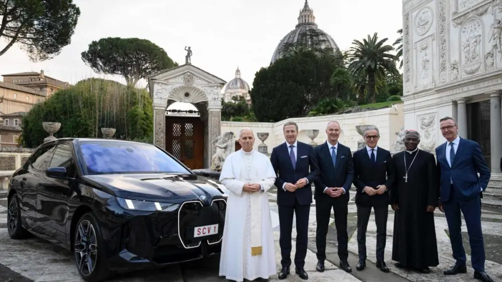 bmw-gifts-ix-xdrive-to-pope-leo-xiv-1895195