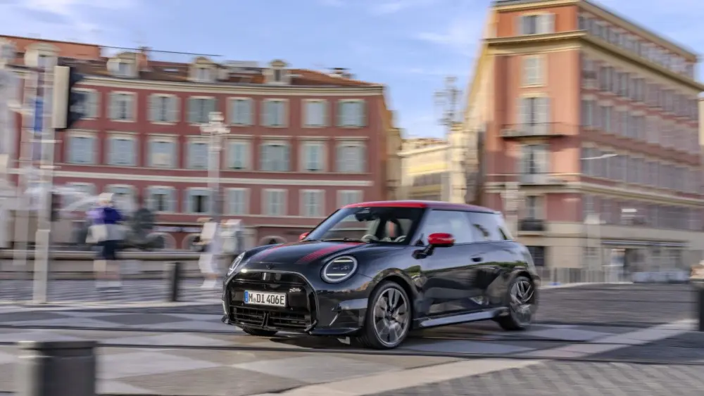 2025-mini-cooper-se-john-cooper-works124943